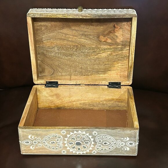 NWT Vintage Large Wooden Hand Carved Ornate Indian Keepsake Box - Picture 2 of 7